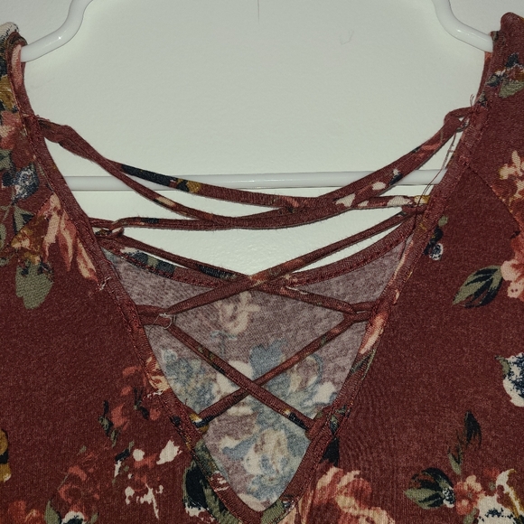 Red floral long sleeve - Picture 2 of 4